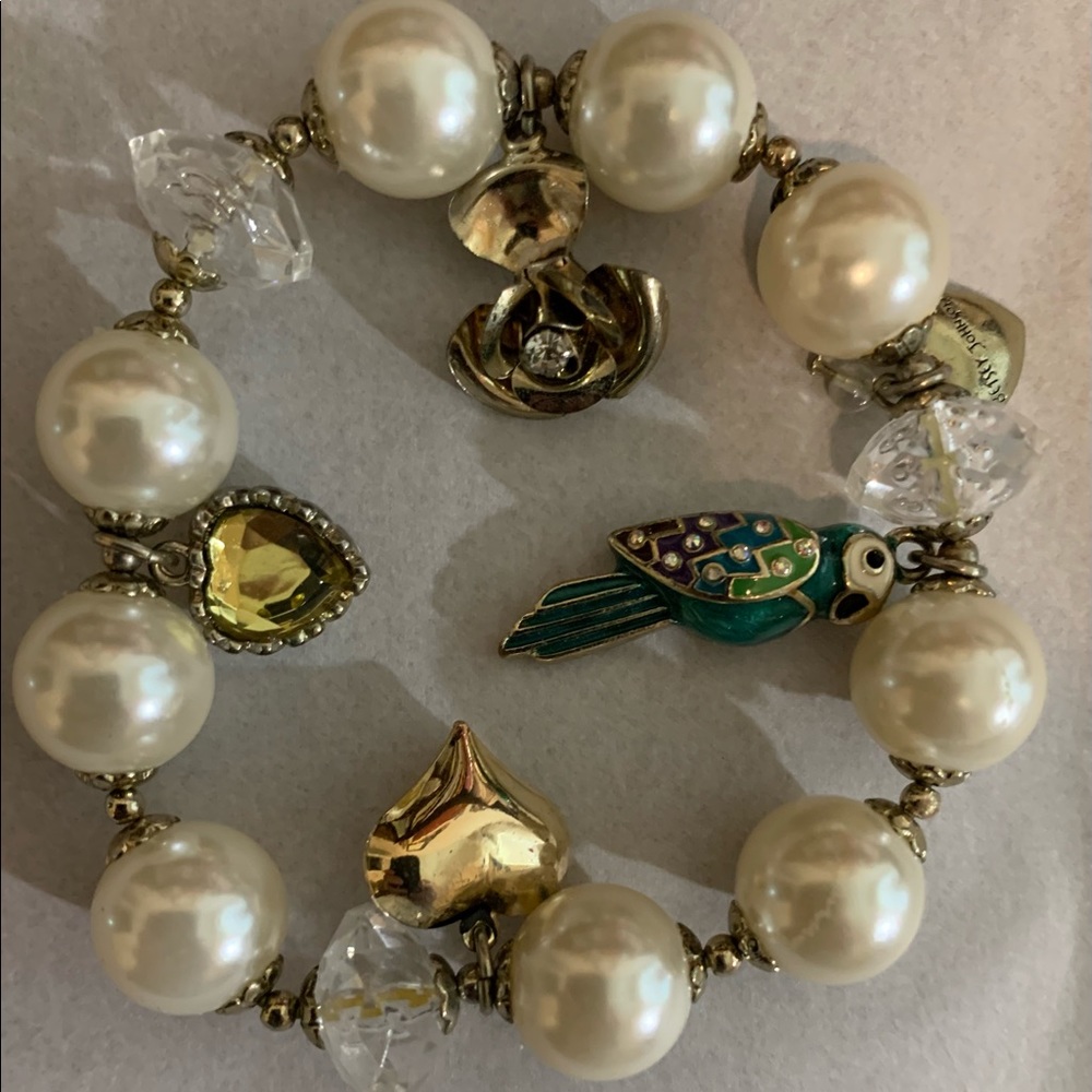 BETSEY JOHNSON BRACELET/FINAL PRICE 🙂